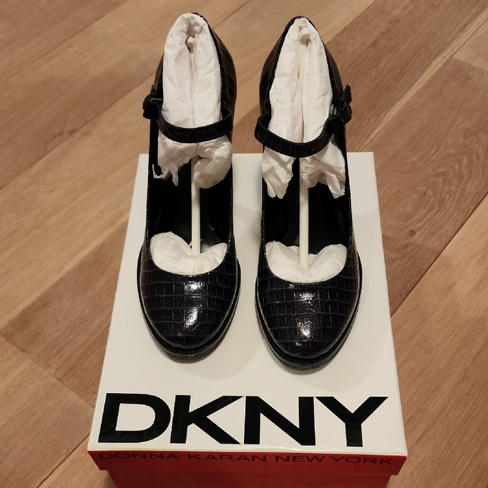 DKNY Black Patent Leather Heels with T-Strap Design